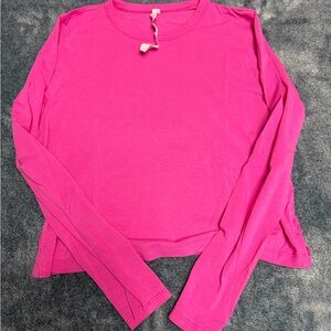 🎉NEW LISTING🎉 Lululemon athletica Fuchsia Long Sleeve Top